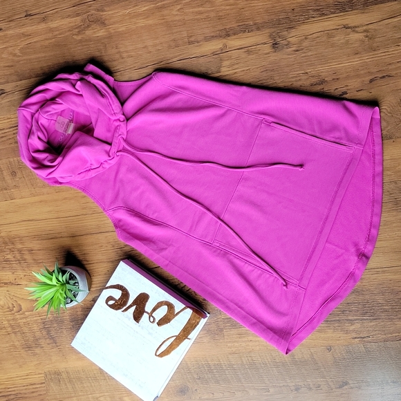 CALIA by Carrie Underwood Tops - 💕 Calia Fuschia Funnel Neck Workout Tank
